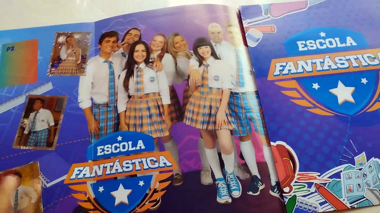 Àlbum de figurinhas LUCAS TOON colando as figurinhas video 4