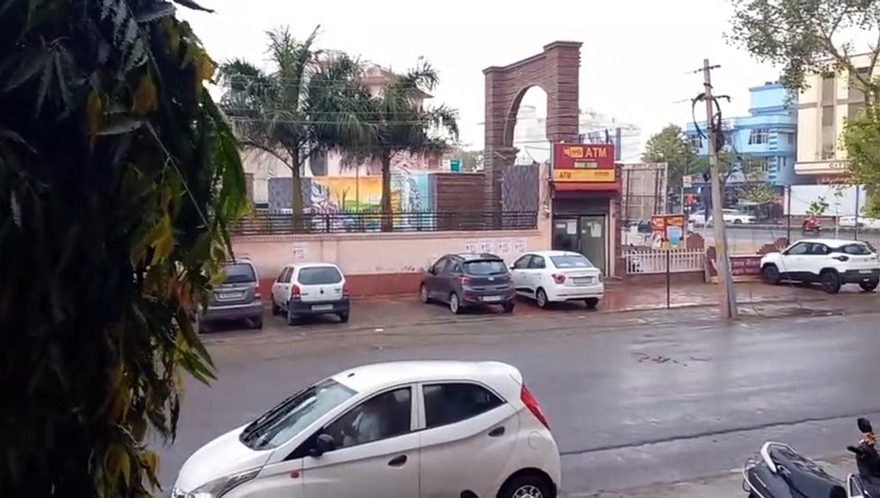देखें Video: बरसात और सर्द हवाओं से बढ़ी ठंडक