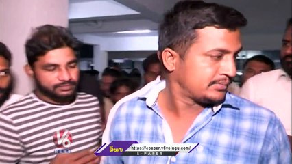 Bandi Sanjay Meets Teenmaar Mallanna's Family _ V6 News