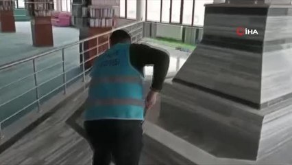 Muradiye Belediyesi'nden Ramazan öncesi cami temizliği