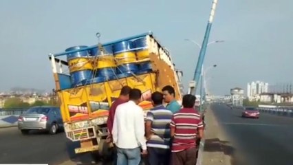 হাওড়া: সাত সকালে ফের দুর্ঘটনা দ্বিতীয় হুগলি সেতুতে