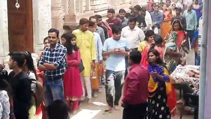 आस्था के साथ हुआ नवरात्र का आरम्भ, देवी मंदिरों में लगीं कतार