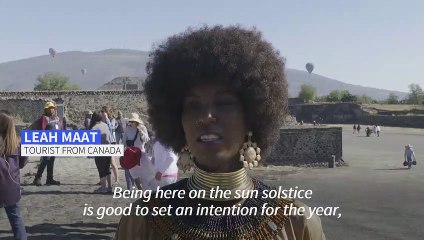 Tourists celebrate spring equinox in Mexico's Teotihuacan
