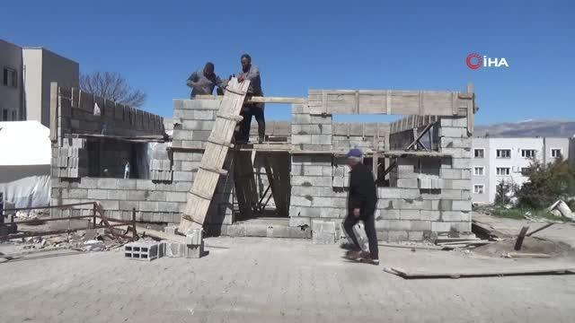Depremzede muhtar fırın inşasına başladı, Ramazan ayı boyunca ücretsiz pide dağıtacak