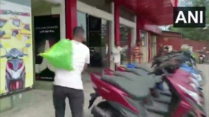 India: Shopkeeper buys scooty using coins saved over 5-6 years