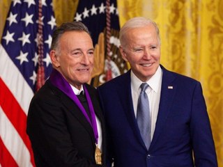 Bruce Springsteen: Musiker erhält Ehrenmedaille von Joe Biden