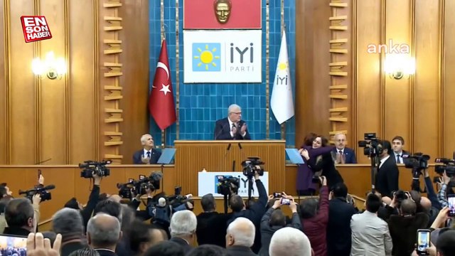 İyi Parti grup toplantısı Meral Akşener, Gökhan Zan'a parti rozetini taktı