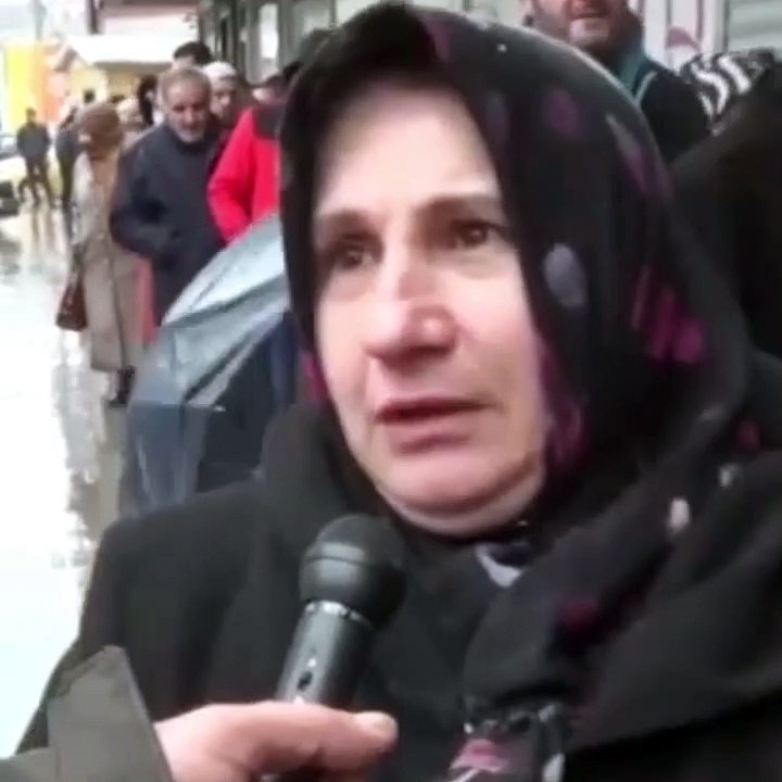 Soğuğa aldırmadan Erzurum'da ucuz et kuyruğu: Çocuklarım yesin