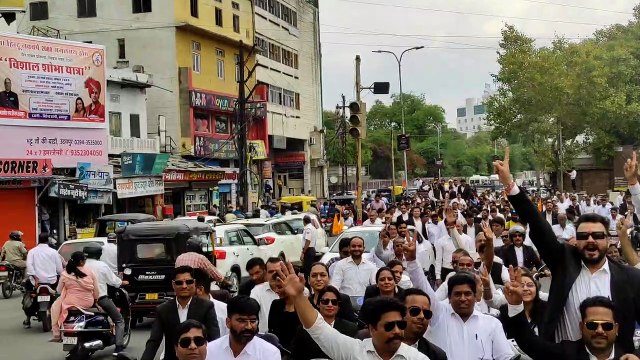 Video...अधिवक्ता संरक्षण विधेयक पारित होने की खुशी में वकीलों ने निकाला विजय जुलूस