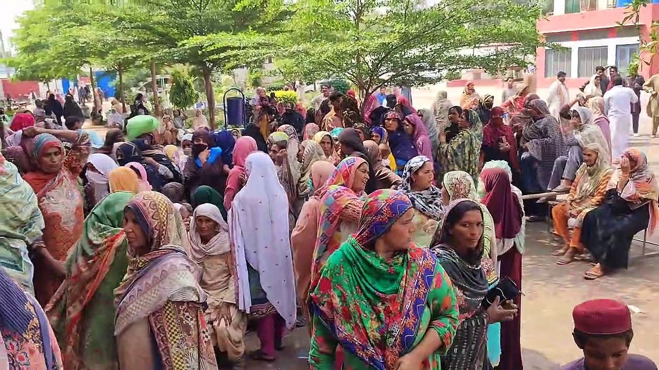 ٹوبہ ٹیک سنگھ :مفت آٹے کی تقسیم خواتین ذلیل خوار