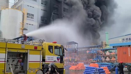 부산 녹산공단 화학물질 공장에 불...대응 1단계 발령 / YTN