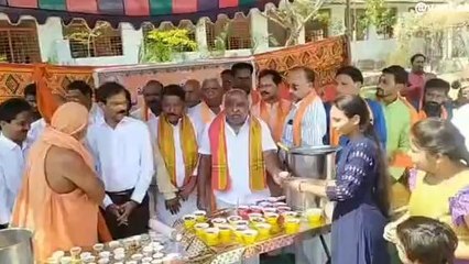 ఆదిలాబాద్: గోపాలకృష్ణమఠంలో ఉగాది పచ్చడి పంపిణీ