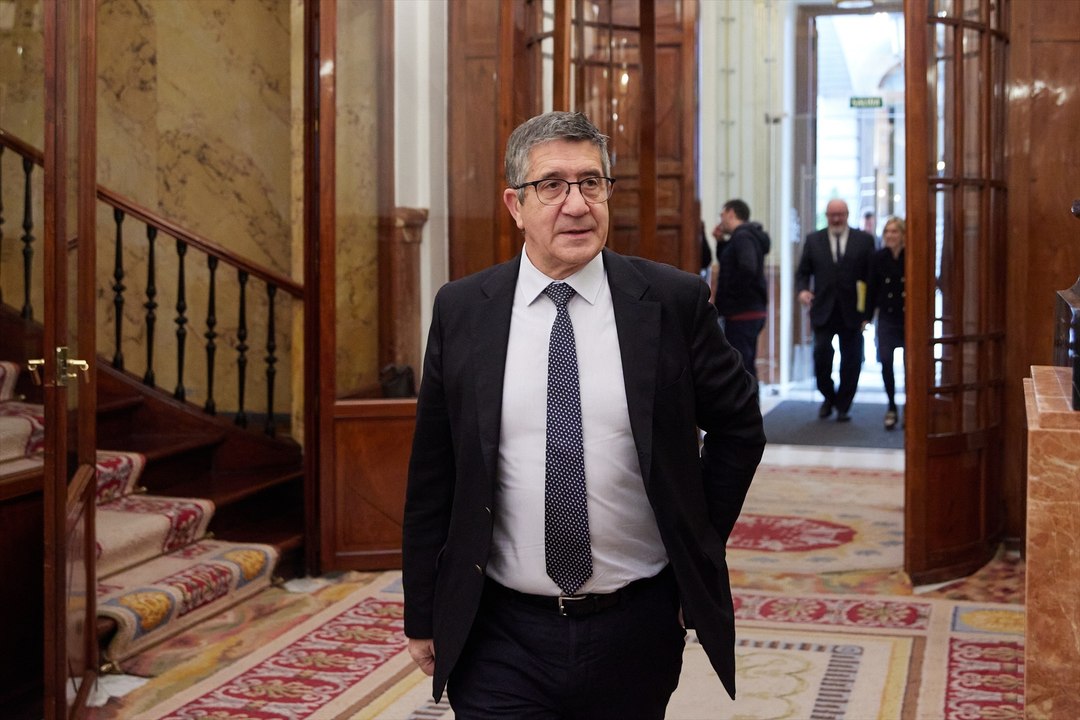 El PSOE ata el futuro de Feijóo a Vox ante un PP condescendiente