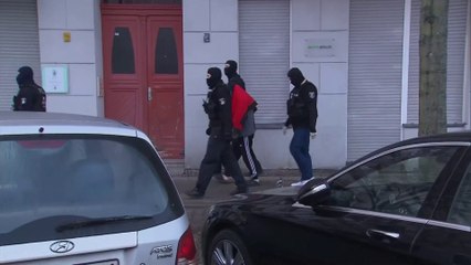 الشرطة الألمانية تبدأ حملة مداهمات بـ7 ولايات على خلفية التحقيقات في قضية #خلية_الرايخ اليمينية المتطرفة #العربية #ألمانيا