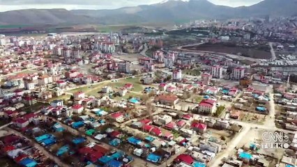 Elbistan'da enkaz kaldırma sürüyor