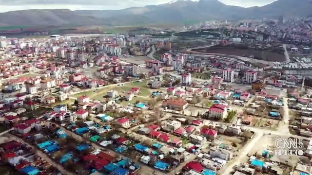 Elbistan'da enkaz kaldırma sürüyor