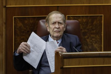 Tamames, a Patxi López: "Se excita usted demasiado, le va a dar un infarto"