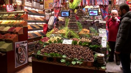 Mısır Çarşısı'nda Ramazan hareketliliği sürüyor