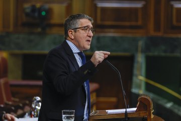 Patxi López, a Abascal: "Debe de querer mucho a las mujeres, pero ha votado en contra de todos los avances que han permitido su libertad"