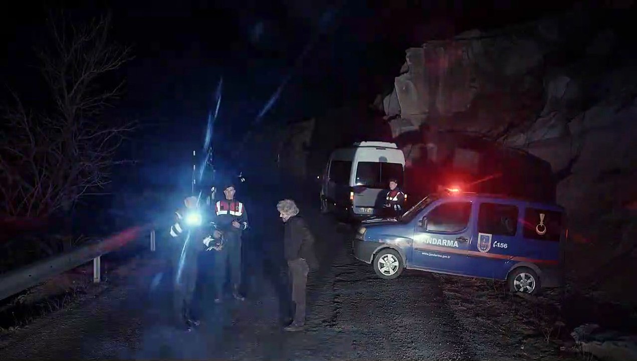 Bir Tutam Karanfil Fragman