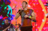 Em turnê pelo Brasil, vocalista do Coldplay rasga elogios a Sandy e Seu Jorge