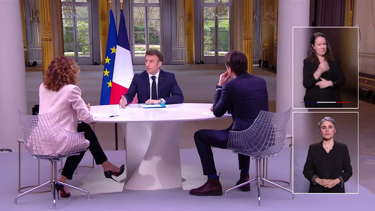Retraites - Emmanuel Macron : "Ce texte va poursuivre son chemin démocratique. C’est le texte issu du chemin parlementaire" - VIDEO