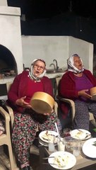 "Dünyadan Uzak" şarkısını kendilerine has bir şekilde yorumlayan teyzeler