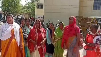 नरसिंहपुर: ग्रामीण महिलाएं क्यों पहुंची कलेक्ट्रेट,जानिए खास वजह