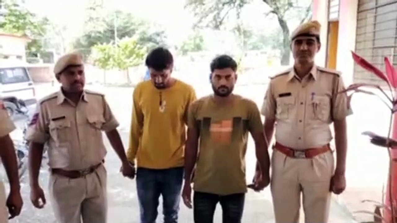 साढ़े 23 किलो डोडा चूरा परिवहन करते दो आरोपी गि...