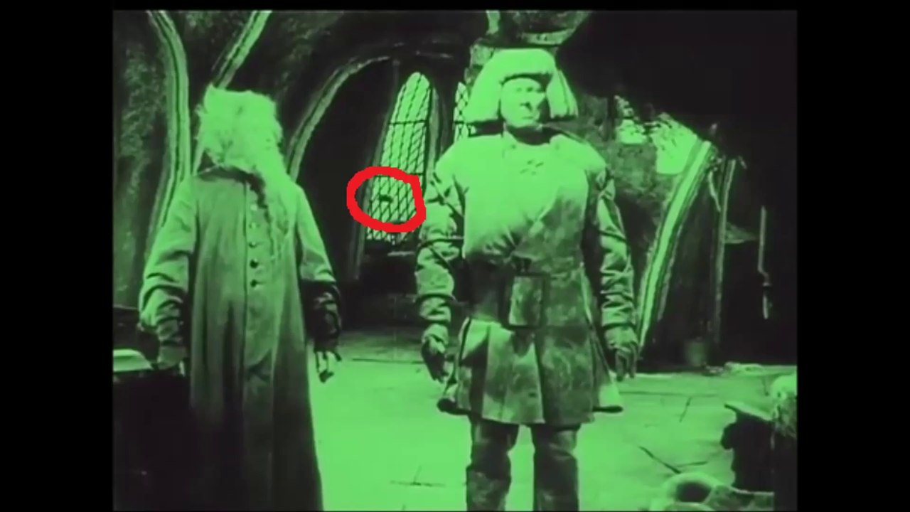 Movie Mistakes from Der Golem, wie er in die Welt kam/The Golem How He Came Into the World (1920)