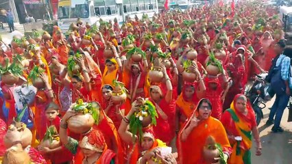 शोभायात्रा के साथ देवी भागवत कथा का आगाज