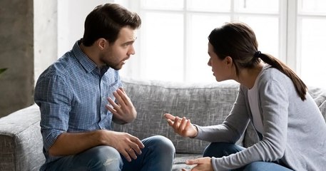 Son compagnon l'accuse d'escroquerie car elle refuse de lui payer plus de loyer maintenant que son salaire est élevé