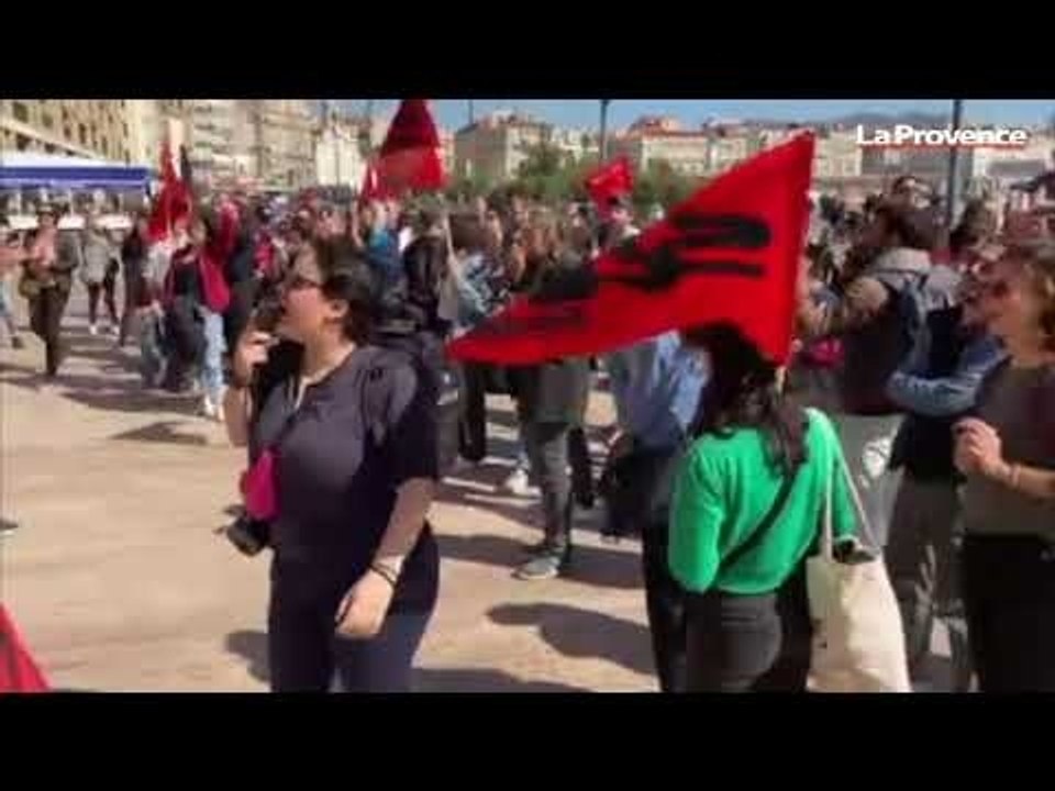 Marseille : quelque 100 personnels de l’Education manifestent sur le Vieux-Port