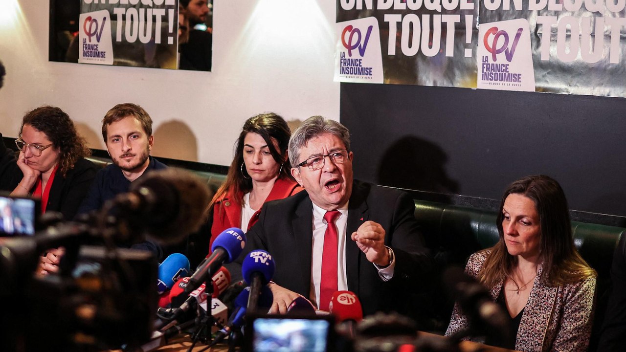Retraites: Mélenchon dénonce les « traditionnelles marques de mépris » de Macron