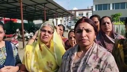 Hundreds of women came on road in support of Congress leader after FIR