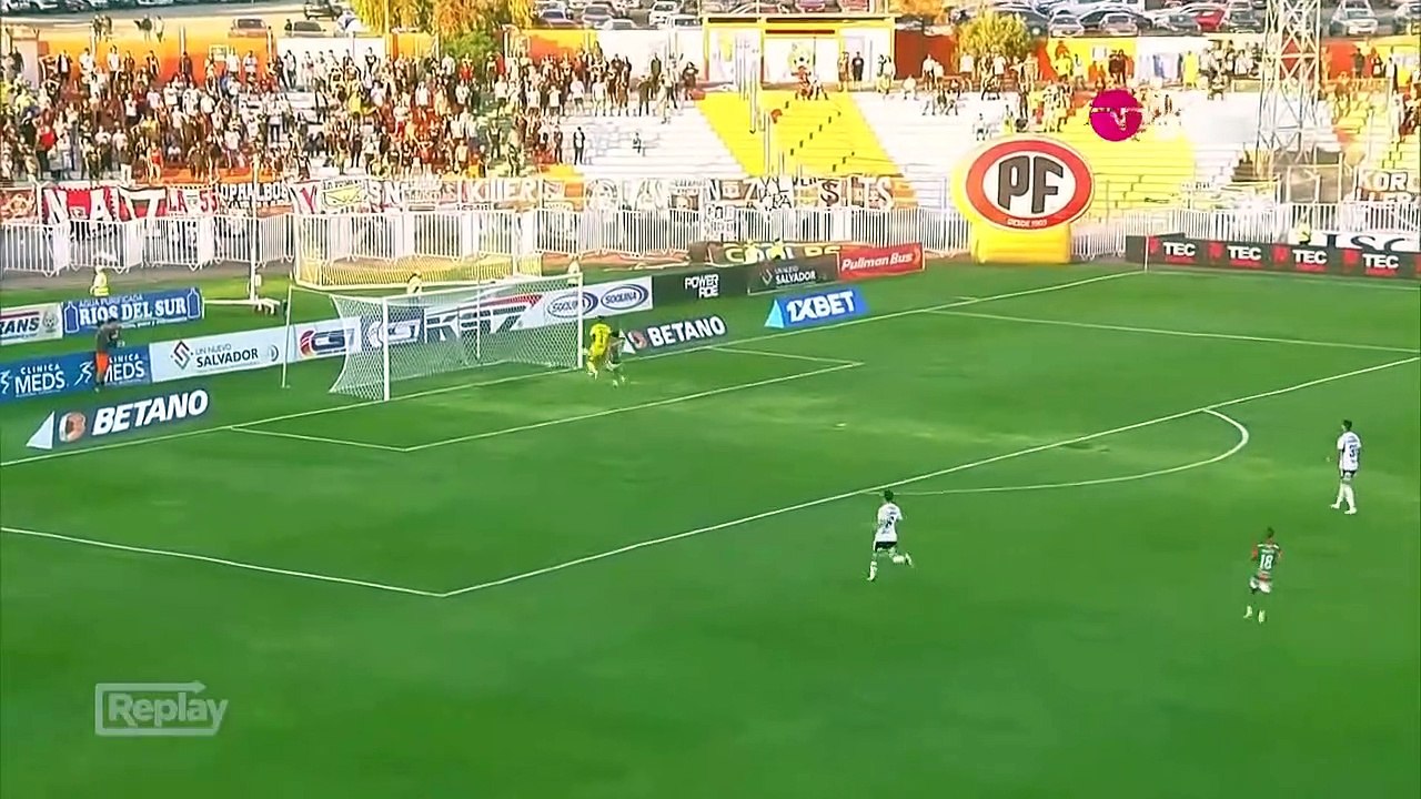 Ce gardien de Foot marque un but incroyable depuis ses cages