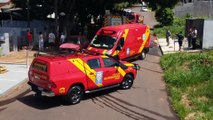 Casa de madeira é totalmente destruída após incêndio na rua Porto Alegre, em Umuarama