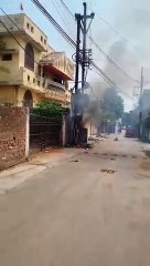 Watch video :  ट्रांसफार्मर ब्लास्ट, स्थानीय लोगों ने रेत डालकर बुझाई आग