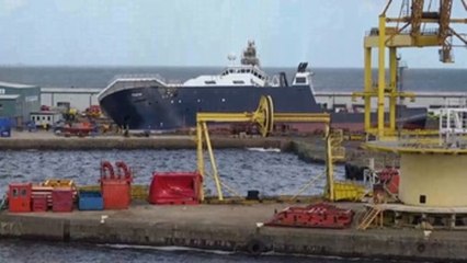 Al menos 25 heridos al volcar un buque en el astillero de Edimburgo