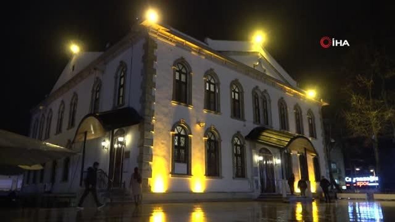 On bir ayın sultanı 'Ramazan' kılınan teravih namazıyla başladı