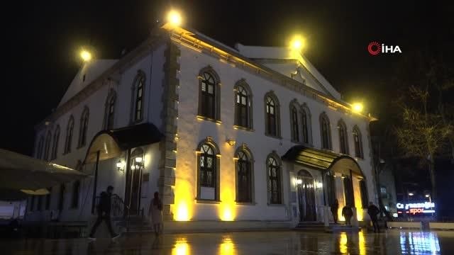 On bir ayın sultanı 'Ramazan' kılınan teravih namazıyla başladı