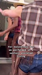 Cowboys em lar de idosas