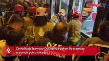 Tramvay ile peron arasına yolcu sıkıştı, seferler durdu