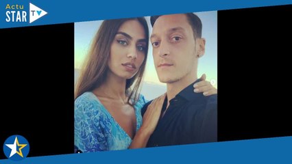 Mesut Ozil marié à Amine : en robe bustier, sa femme sublime devant un témoin très puissant