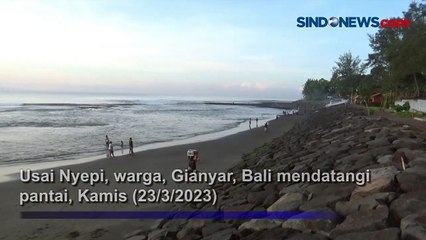 Setelah Nyepi, Warga Gianyar Datangi Pantai untuk Ngembak Geni