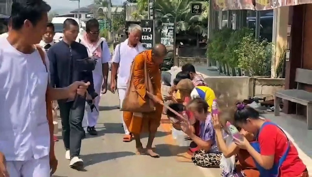'หลวงตาบุญชื่น' ล่าสุดถึง จ.เลย หลังก่อนหน้าอาพาธต้องงดเดินธุดงค์ชั่วคราว