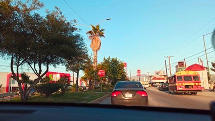 Sumérgete en la cultura y la historia de Tijuana en este paseo turístico por la zona este de la ciudad. Descubre la Avenida Cucapah, la colonia Valle Verde y el CETYS 34, donde podrás experimentar la verdadera esencia de la región mientras te diviertes y