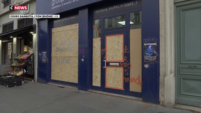 Manifestation à Lyon : des commerçants barricadent leurs vitrines