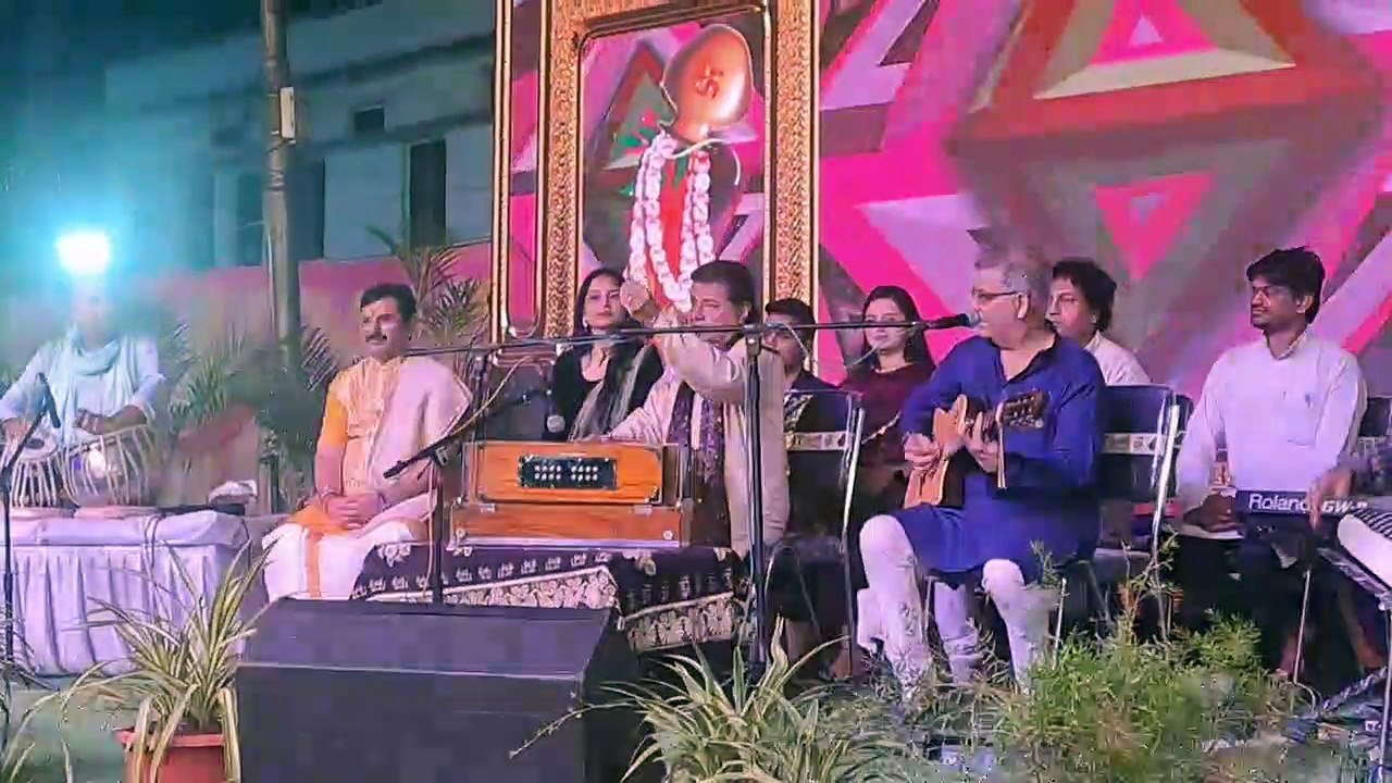 Video- भजन ही नहीं, किशोर दा के गीत भी गाते हैं अनूप जलोटा