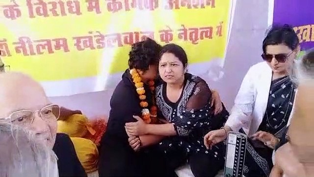 विज्ञाननगर फ्लाईओवर के नीचे धरने पर बैठे चिकित्सक